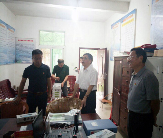 朱昌賢、劉萬年一行到嵩溪鎮防汛指揮中心檢查指導防汛工作
