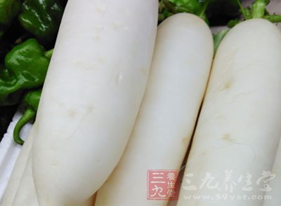 冬季皮膚瘙癢是血燥的表現，除了多喝水還要多吃降燥滋養的食物，白蘿卜，大白菜、柚子橙子都是不錯的