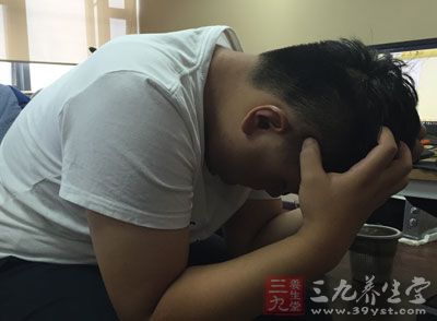 霍奇金病和惡性淋巴瘤可引趨逐漸體重減輕