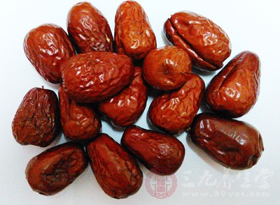 紅棗泡生姜：養胃安神